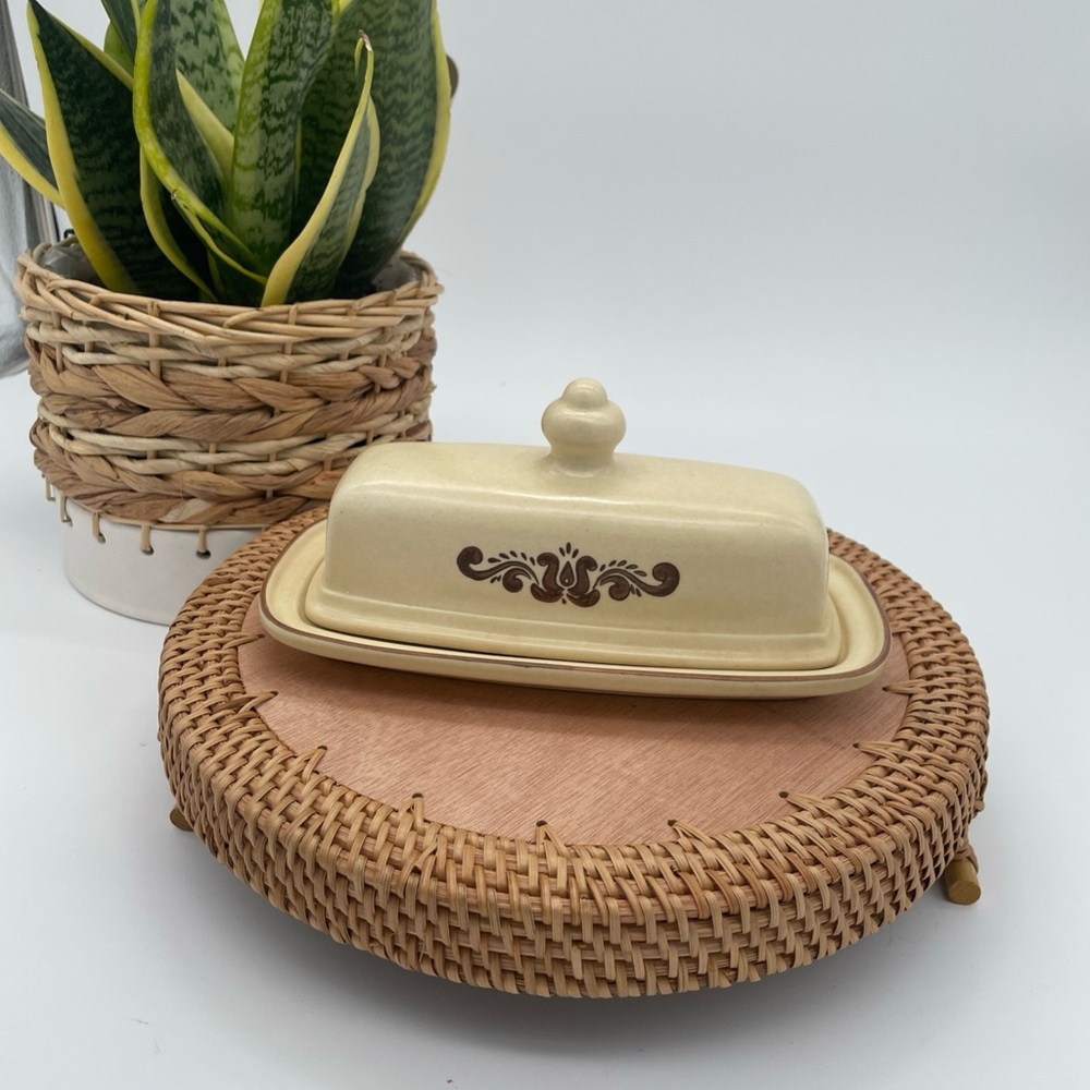 Vtg Pfaltzgraff Butterdish with Lid